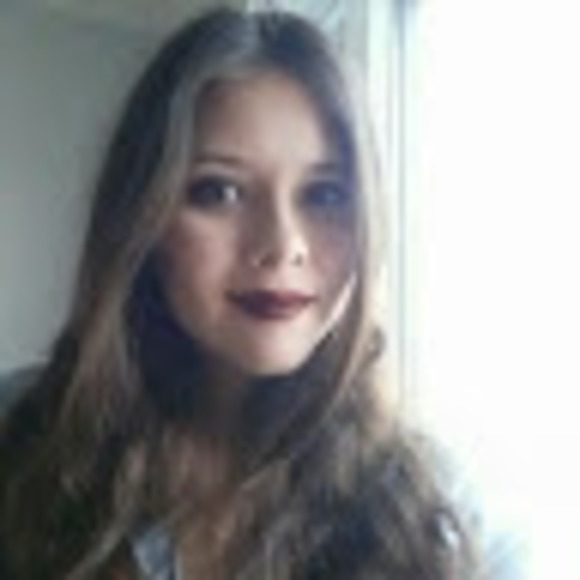 Meet your Posher, Laura - Picture 1 of 1